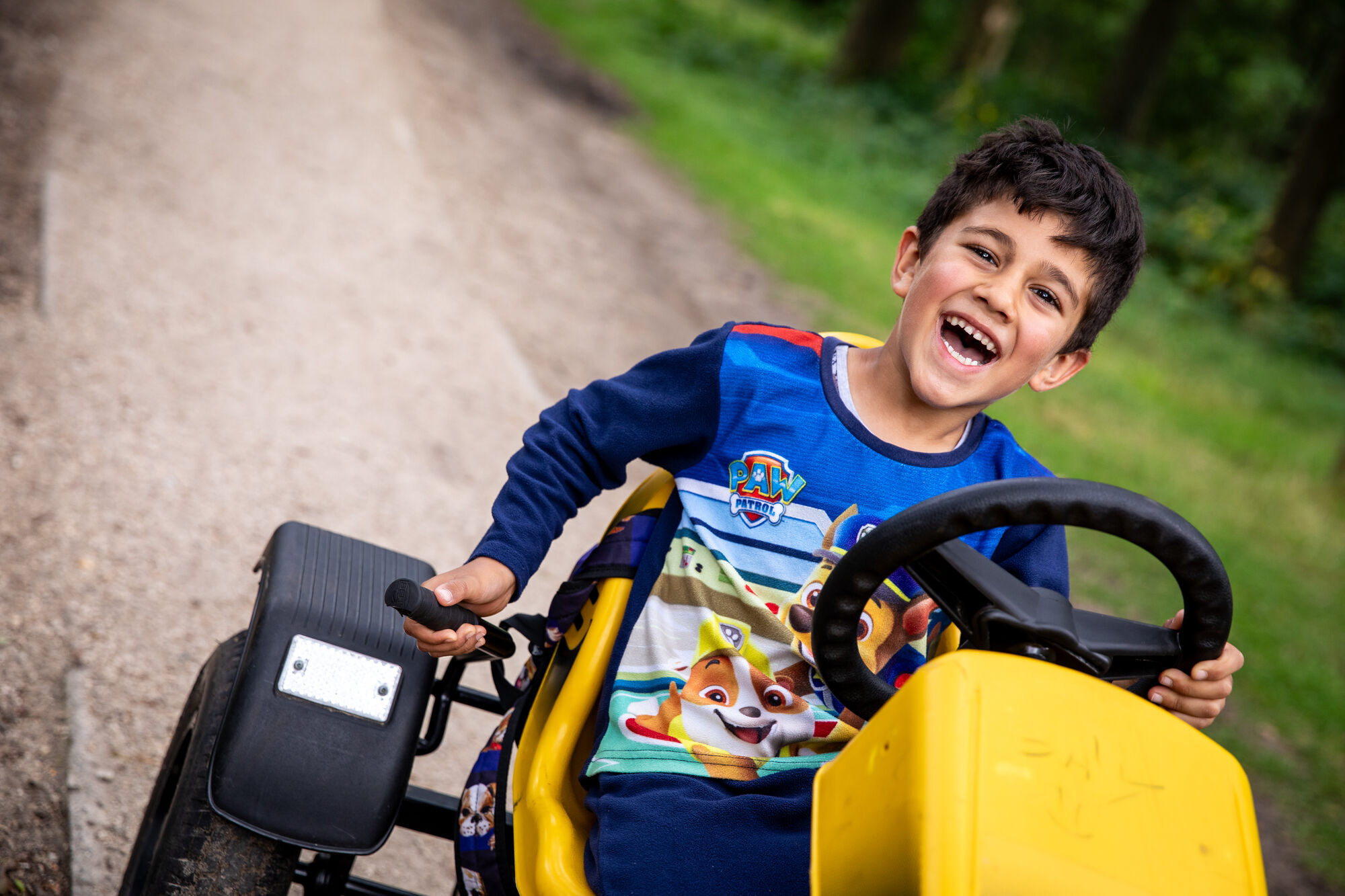 Speelpleinwerking Wollebos jongen in gocart